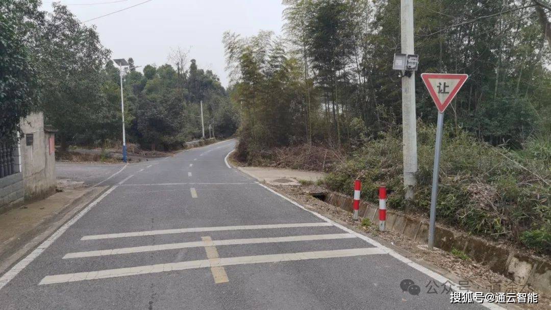 又是个烧CPU的标志牌<strong></p>
<p>标志牌
</strong>，是要停车让行，还是减速让行...:标志牌
