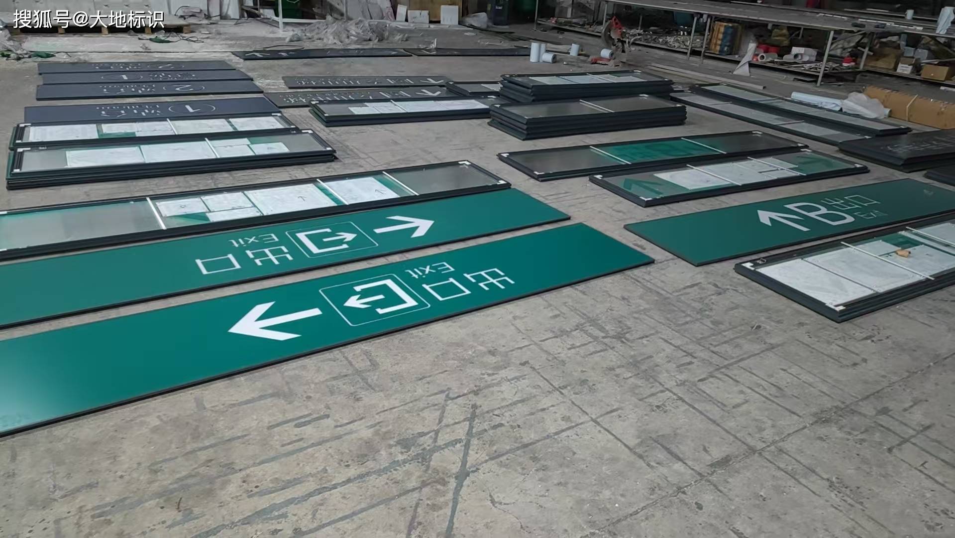 河南郑州大地标识<strong></p>
<p>标识牌
</strong>，静态标识灯箱定制，高铁站标识牌，地铁站标识牌，机场航站楼指示牌，汽车站静态灯箱；大地标识:标识牌
